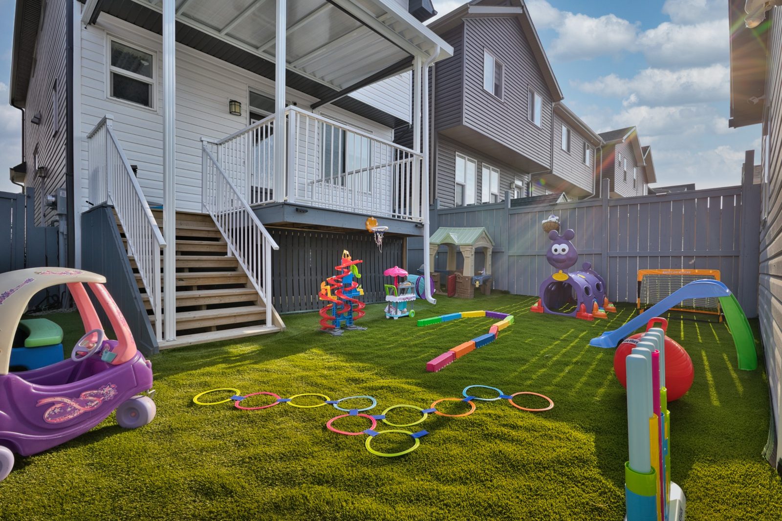 Outdoor play yard